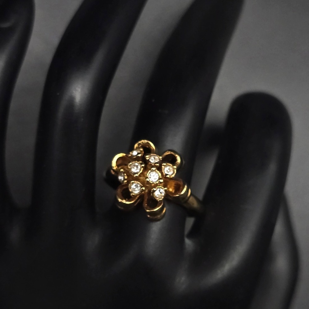 Avon Rhinestone Gold Tone Flower Ring Size 8 Vintage Costume Jewelry